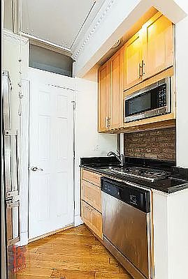 4th image of 277 E 10th St APT 6