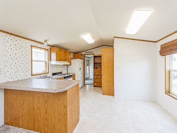 5th image of 1048 Kingsdale Dr