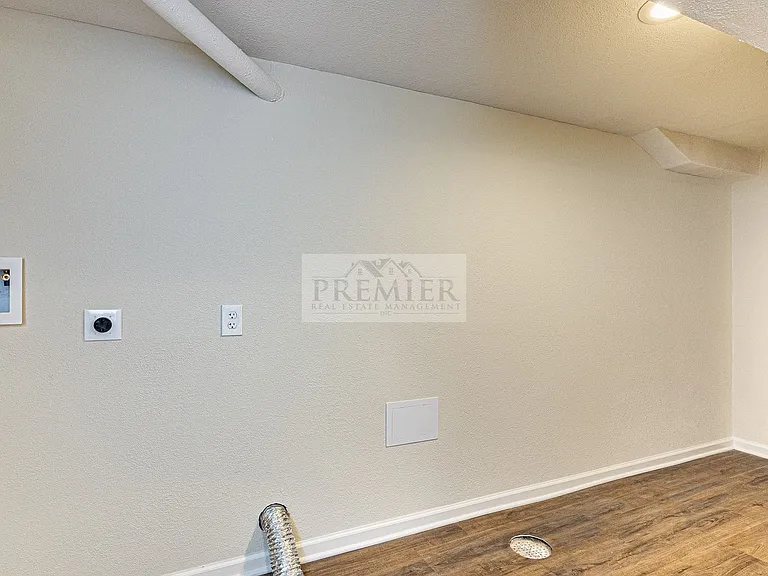8340 Riggs St — Photo 12