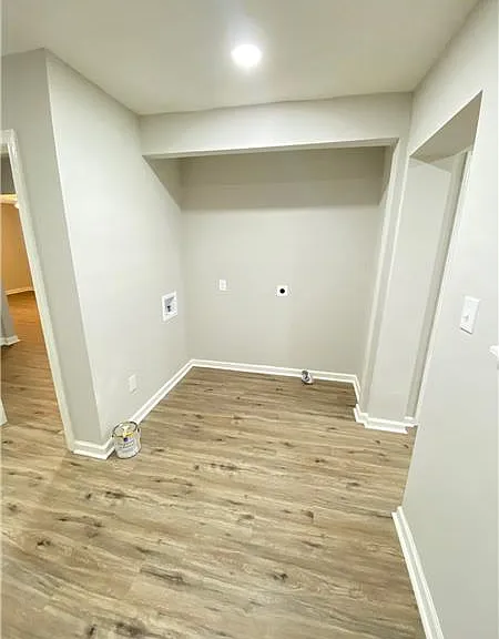 2137 Bolling St — Photo 5