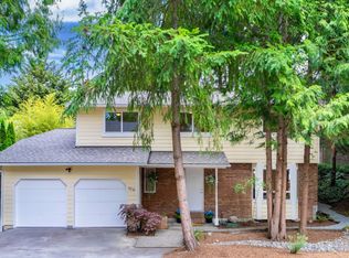 9930 SE 40th St, Mercer Island, WA 98040