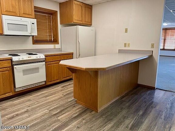 3rd image of 16 S Toppenish Ave #2