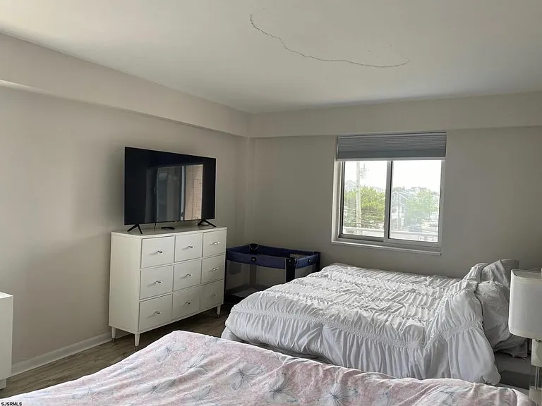 6101 Monmouth Ave #301 — Photo 2