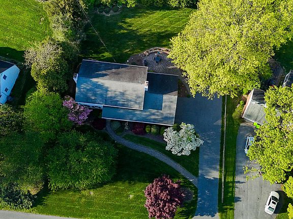 3rd image of 18806 Briarwood Dr