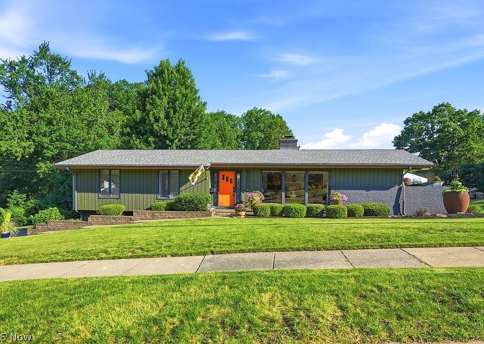 1st image of 1155 Romayne Dr