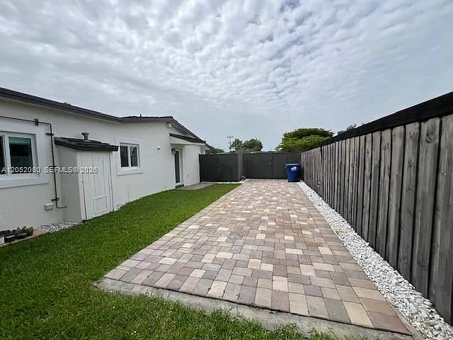 9211 SW 13th St — Photo 35