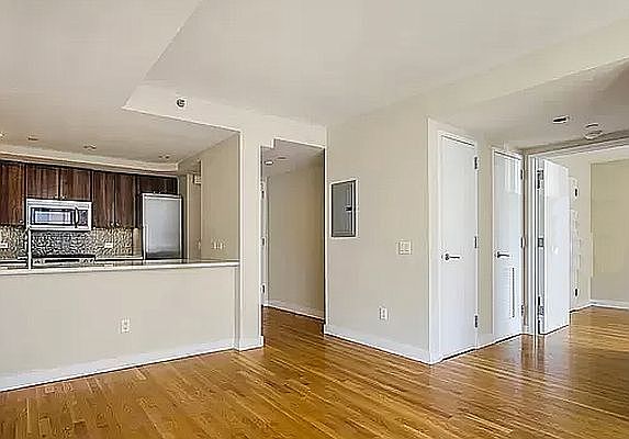 1st image of 303 10th Ave #D6