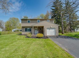 1138 Five Mile Line Rd, Webster, NY 14580