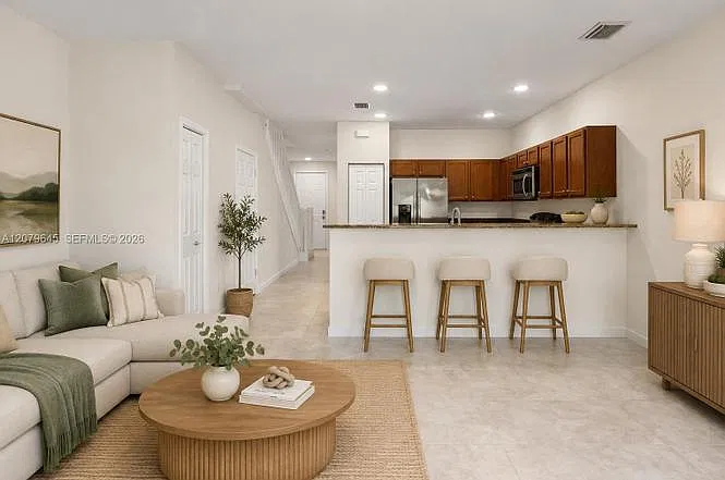 3 bed, 2.5 bath, 1600 sqft, $3,200 — Photo 4