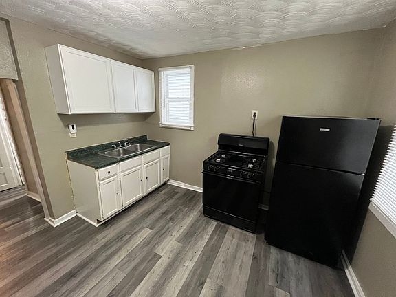 3rd image of 6512 Leschen Ave