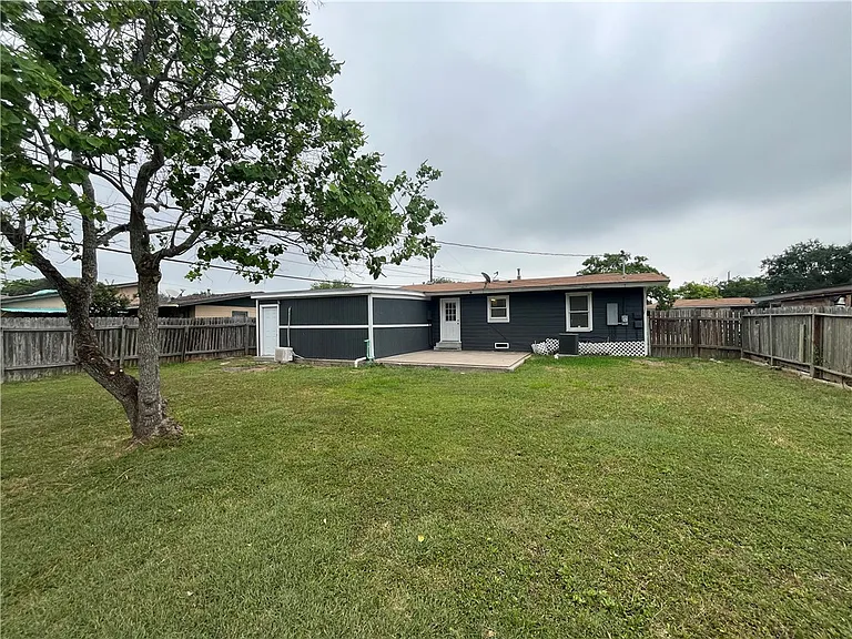 4801 Lansdown Dr — Photo 23