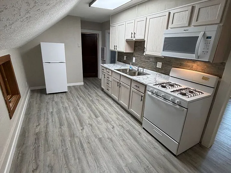 614 N Chestnut Ave — Photo 2