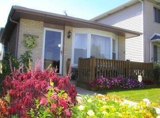 7027 W 71st St, Chicago, IL 60638