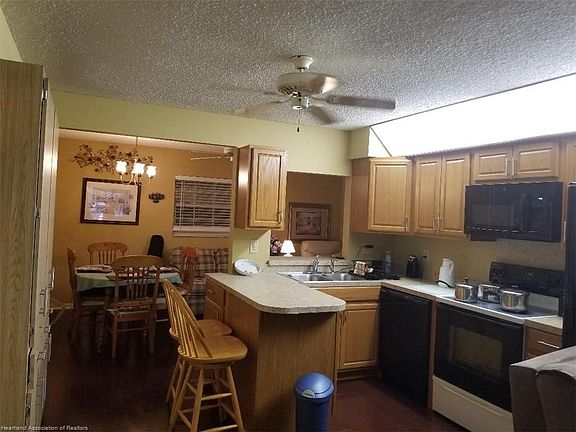 2nd image of 105 Jasmine St
