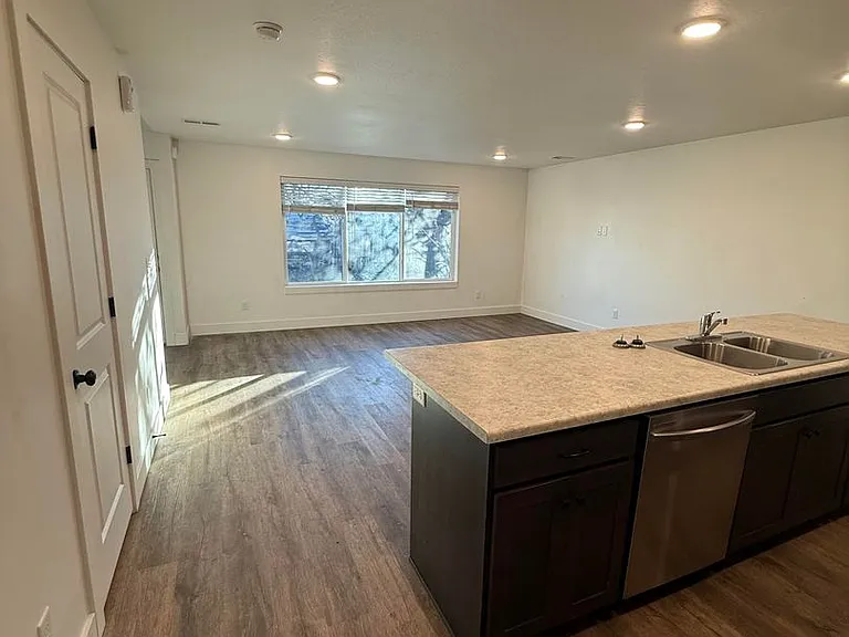 229 N Main St — Photo 28