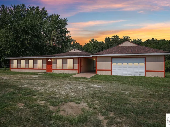 698 NE 901st Rd, Windsor, MO 65360