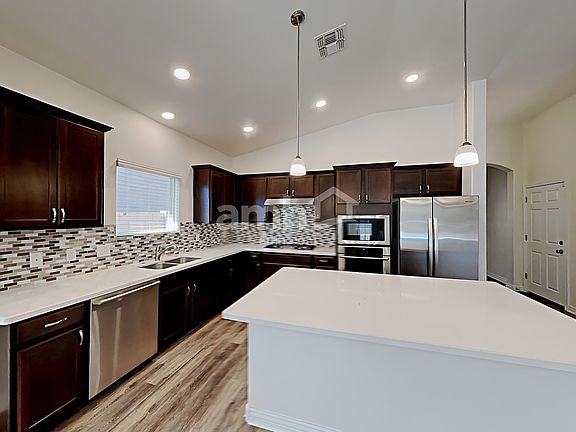 3rd image of 9081 W Blue Saguaro St