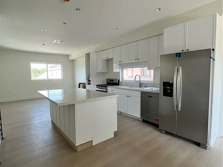 1282 S Leighton Ave — Photo 7