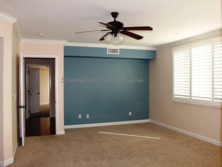 553 Laguna Dr — Photo 6