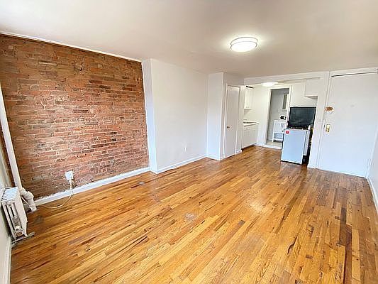 1st image of 324 E 6th St APT 11
