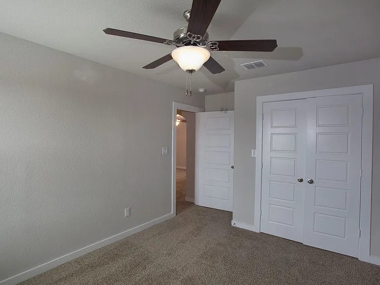 113 Lakeview Ct — Photo 12
