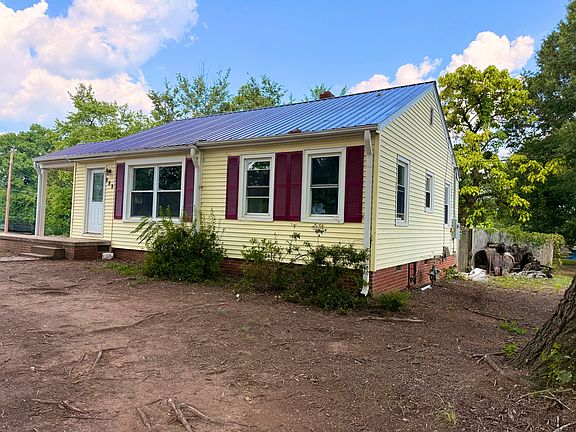 3rd image of 121 Willowbrook Cres