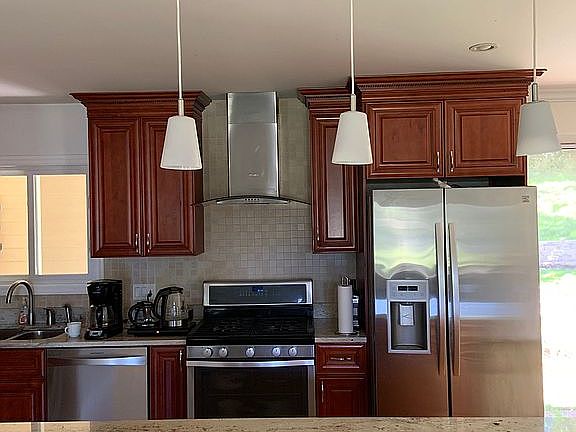 5th image of 637 Lakeside Dr