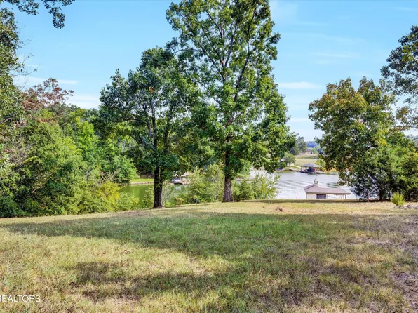355 Conkinnon Dr, Lenoir City, TN 37772