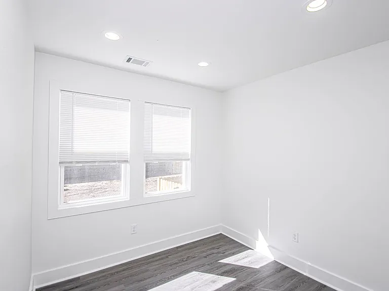 306 S Schiller St — Photo 8
