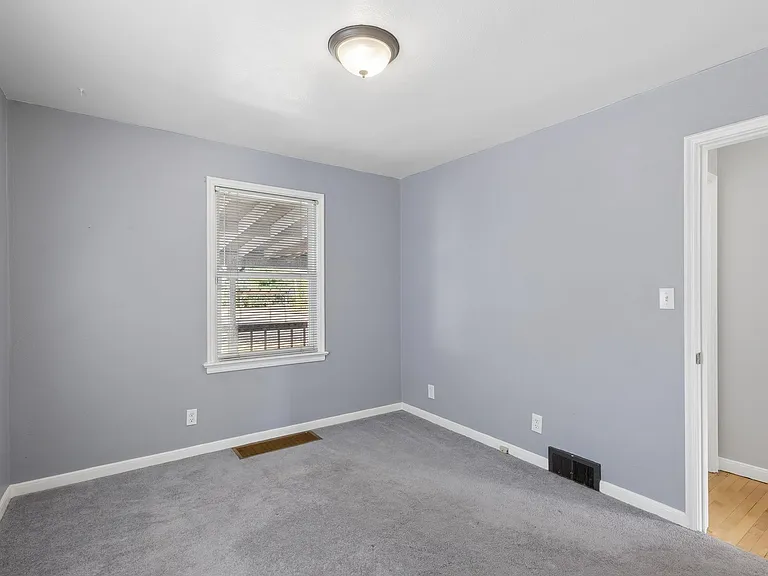 3512 S Division St — Photo 18