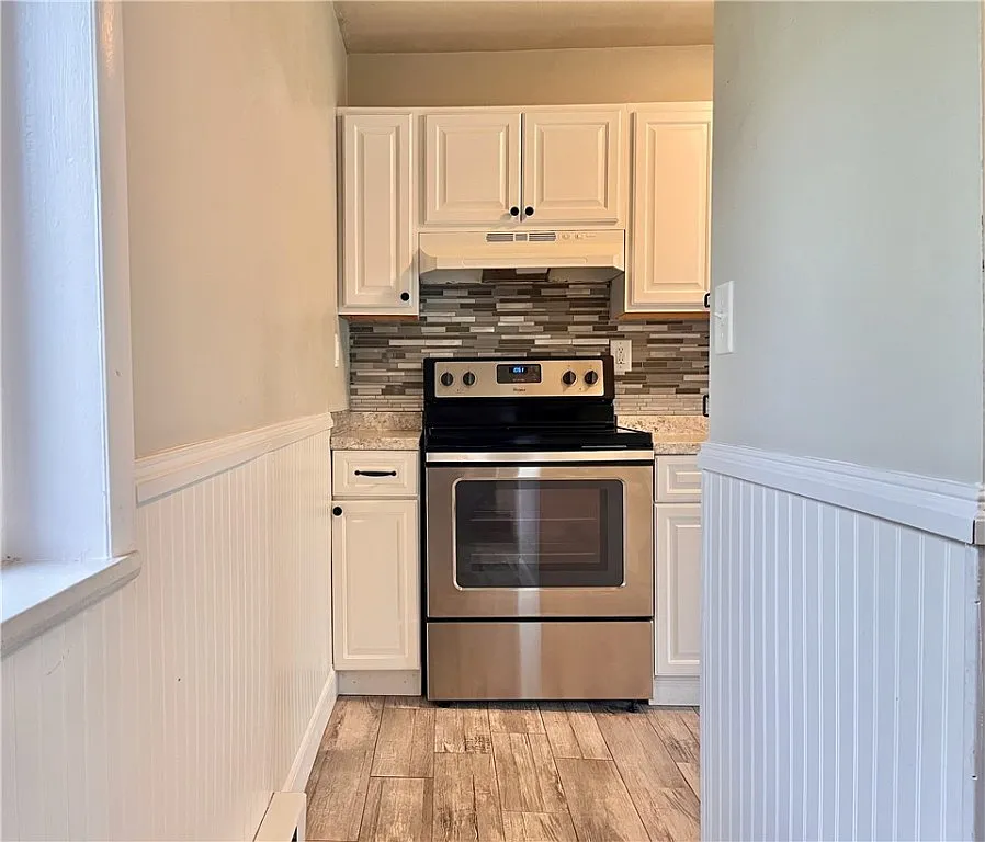 2 bed, 1.0 bath, 1800 sqft, $1,800 — Photo 4