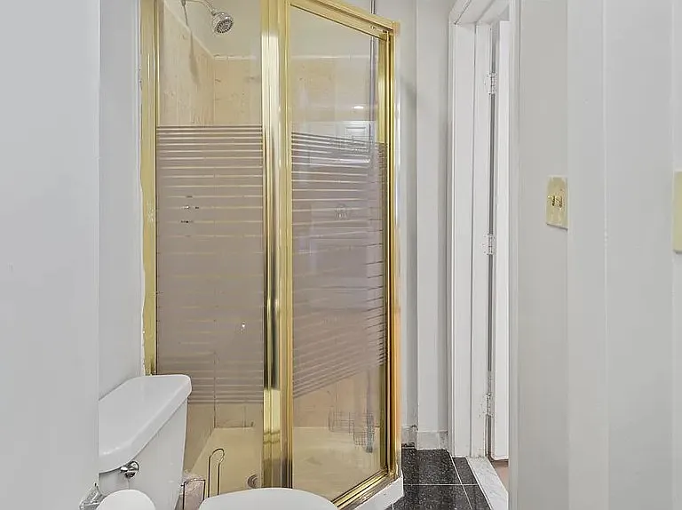 132 Chiswick Rd #A — Photo 15