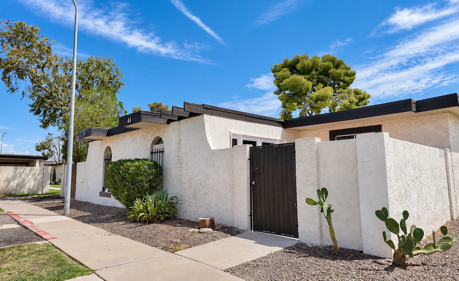 2 bed, 784 sqft, $1,600 — Photo 1