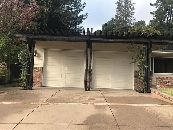2nd image of 141 Lombardy Ln