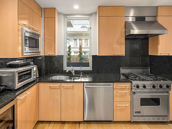 5th image of 148 22nd St Unit 10
