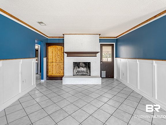 4th image of 4 Lee Cir