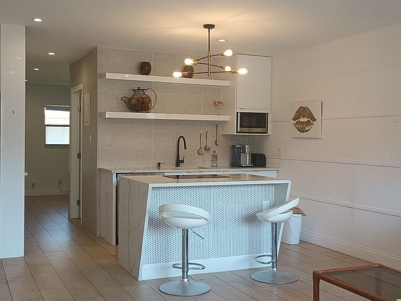 3rd image of 2140 NE 56th St APT 10