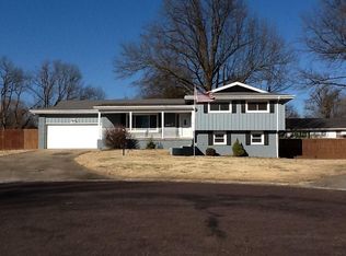 3225 E Hillside Cir, Springfield, MO 65804