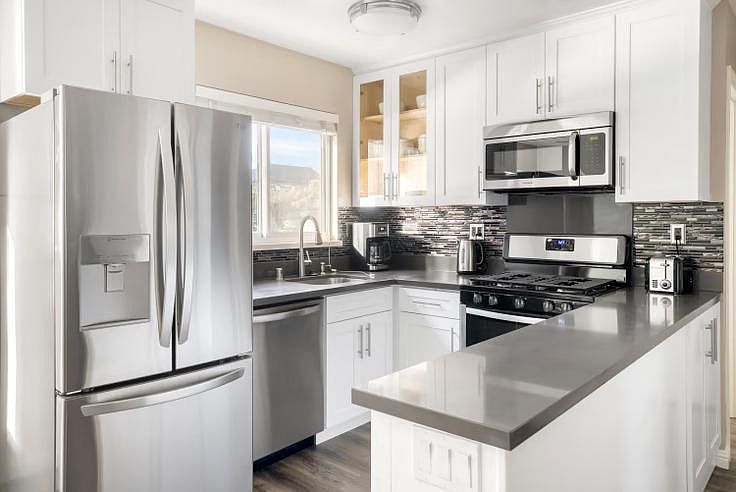 1st image of 710 Laurel Ave #B9