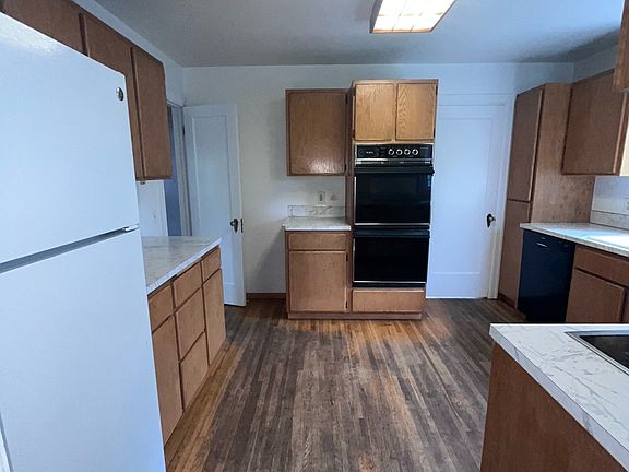 2nd image of 905 NE D St