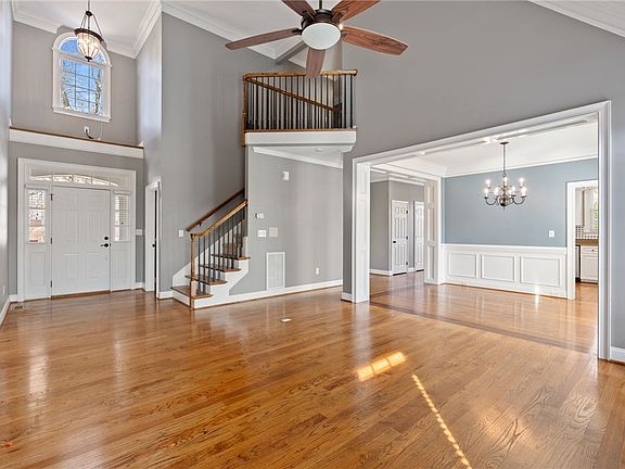 2nd image of 521 Brighton Cir