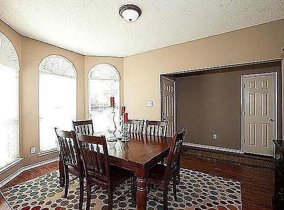 4th image of 313 Hampstead Dr