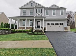9 Eagles Ln, Cohoes, NY 12047