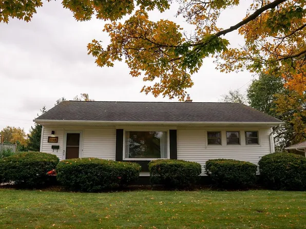 1735 Saunders Crs, Ann Arbor, MI 48103