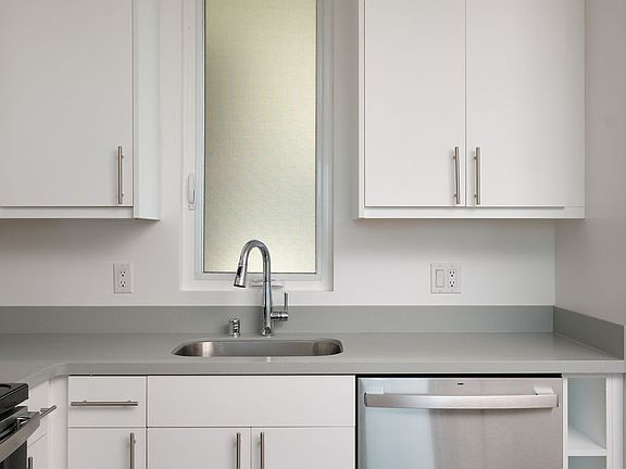 3rd image of 4015 Kansas St #401