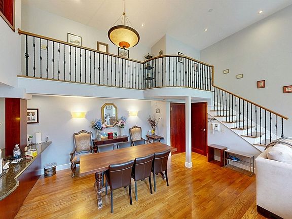 4th image of 201 Newbury St APT 204