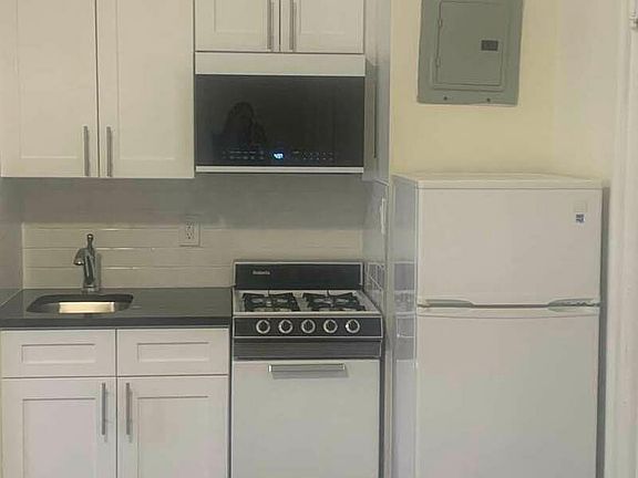 5th image of 22 W 77th St #64B