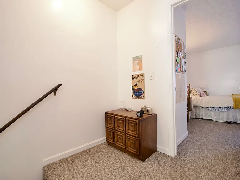 210 N Ross St #A — Photo 22