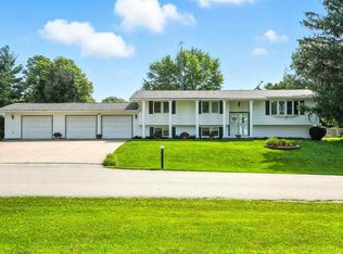 201 E Meadow Ln, Columbus Junction, IA 52738