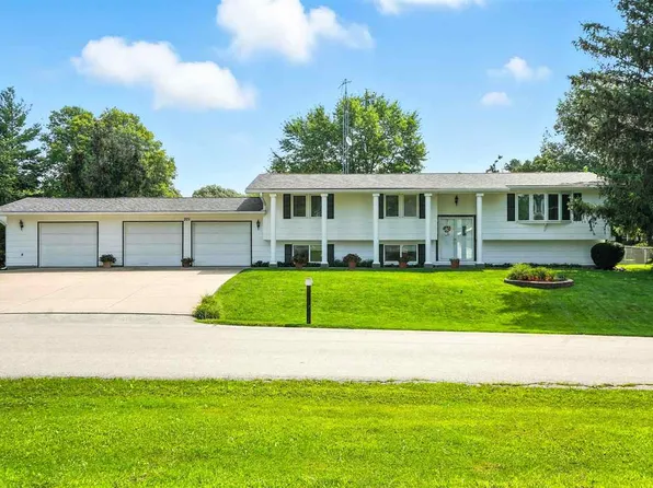 201 E Meadow Ln, Columbus Junction, IA 52738